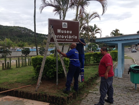 Placa Sinaliz tur Museu ferrov nov 2014.jpg